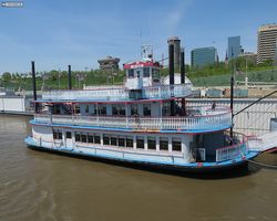 Missouri - St. Louis - Gateway Arch Riverboat Tour